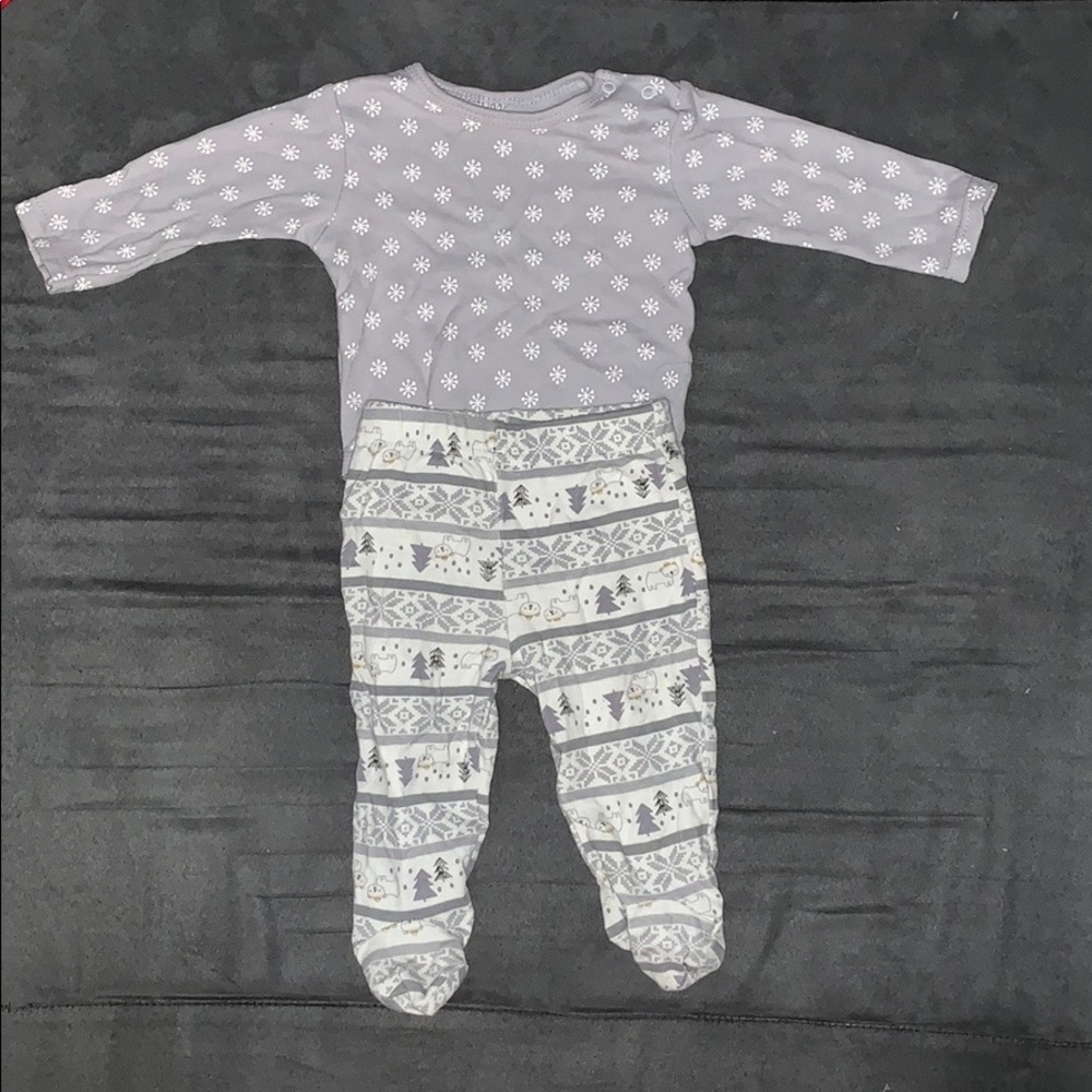 Baby girl long sleeved, footed pant set